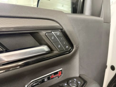 Used 2023 GMC Sierra 1500 AT4 w/ AT4 Preferred Package AWD/4WD image 17