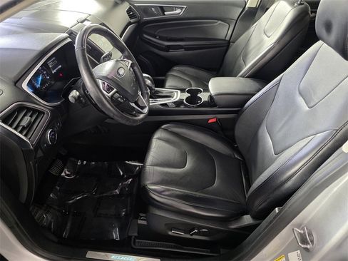 Used 2018 Ford Edge Titanium image 10