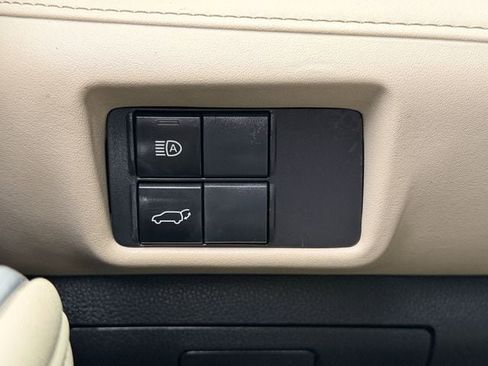 Used 2023 Toyota Highlander XLE image 23