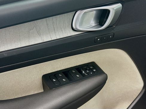 Used 2024 Volvo XC40 B5 Plus image 15