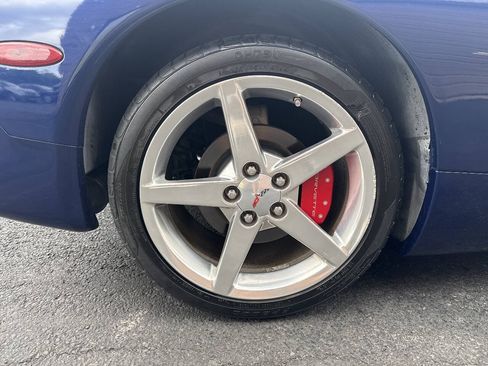 Used 2004 Chevrolet Corvette Convertible w/ Preferred Equipment Group RWD image 38