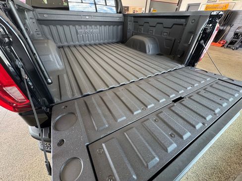 Used 2025 GMC Sierra 1500 AT4 w/ Technology Package AWD/4WD image 8