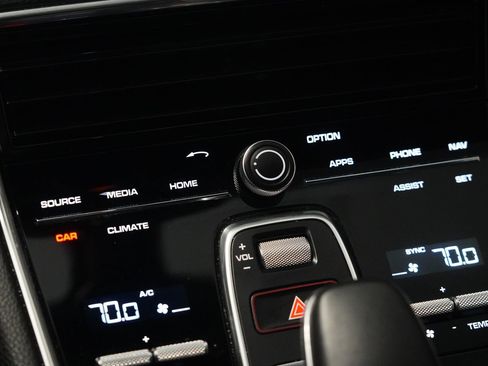 Used 2018 Porsche Panamera 4 image 27