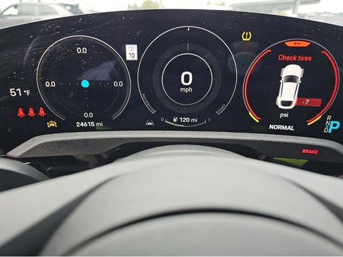 Used 2022 Porsche Taycan 4 Cross Turismo image 23