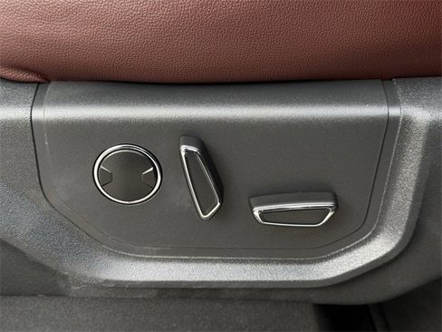 Used 2024 Ford Expedition Limited image 34