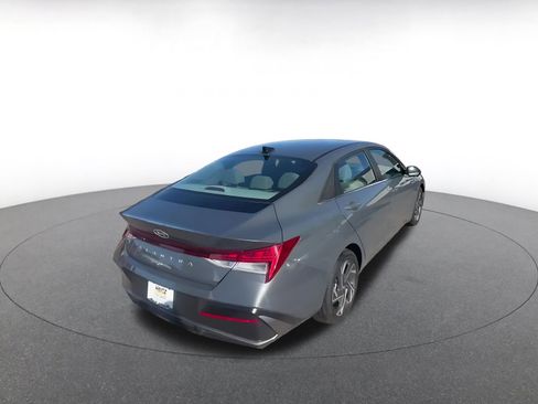 Used 2025 Hyundai Elantra SEL image 14