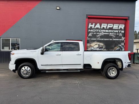 Used 2024 Chevrolet Silverado 3500 High Country w/ Technology Package image 12