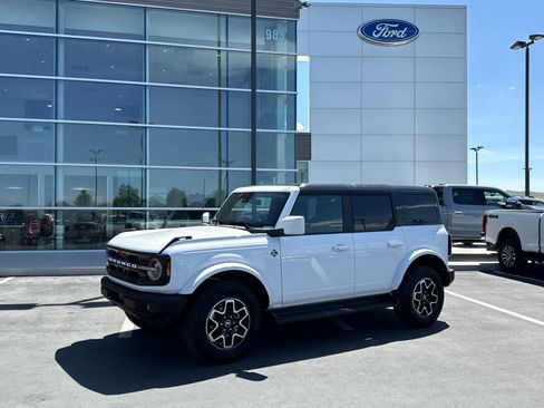Certified 2025 Ford Bronco Outer Banks AWD/4WD image 1