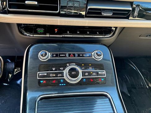 Used 2021 Lincoln Nautilus Reserve FWD image 17
