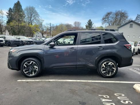 Used 2025 Subaru Forester Premium image 7