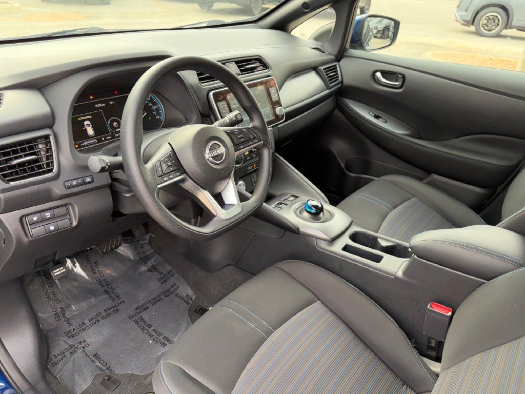 Used 2025 Nissan Leaf S FWD image 8