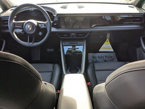 Certified 2025 Porsche Macan Electric image 27