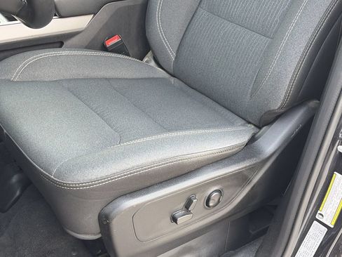 Used 2022 RAM 1500 Big Horn AWD/4WD image 18