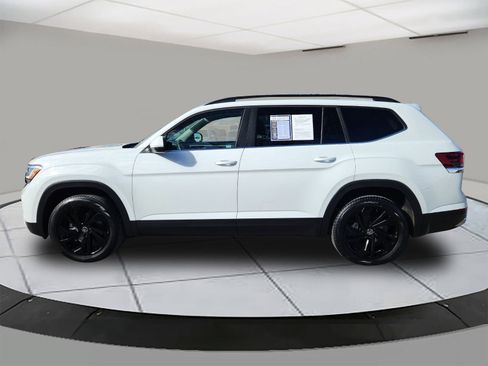 Used 2023 Volkswagen Atlas SE image 2