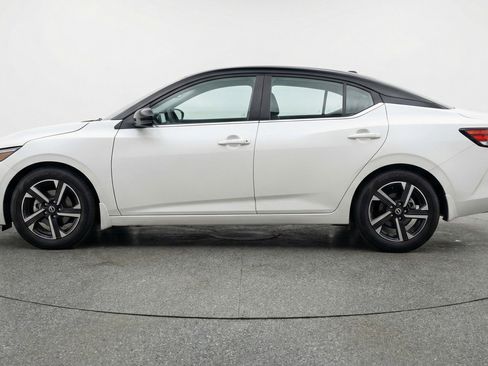 Used 2025 Nissan Sentra SV image 5