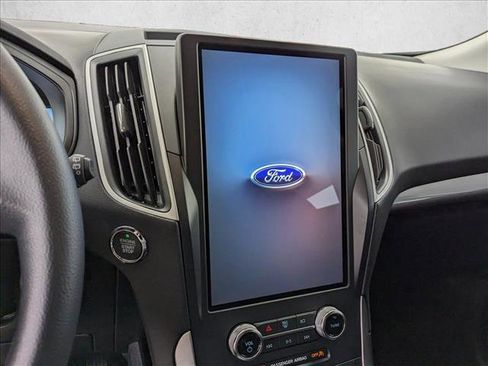 Used 2024 Ford Edge SE image 14