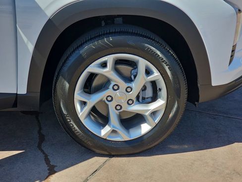 New 2026 Chevrolet Trax LS w/ LS Convenience Package FWD image 38