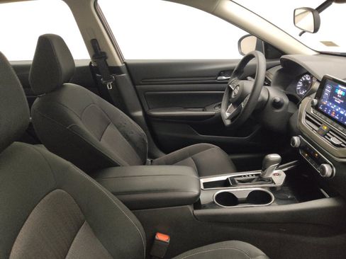 Used 2024 Nissan Altima 2.5 SV FWD image 21