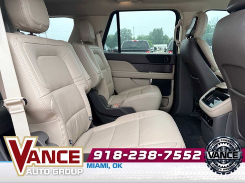 Used 2024 Lincoln Navigator Premiere AWD/4WD image 17