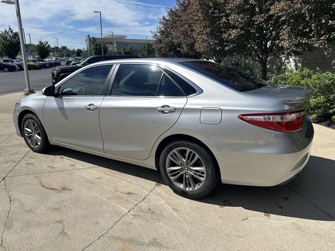 Used 2017 Toyota Camry SE FWD image 7