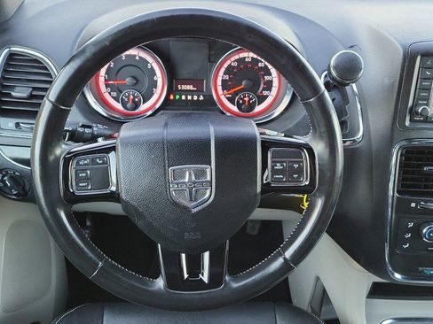Used 2019 Dodge Grand Caravan SXT image 31
