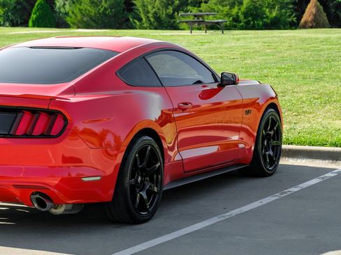 Used 2015 Ford Mustang GT RWD image 13