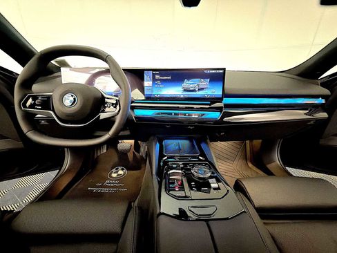 Used 2026 BMW i5 eDrive40 w/ Premium Package image 12