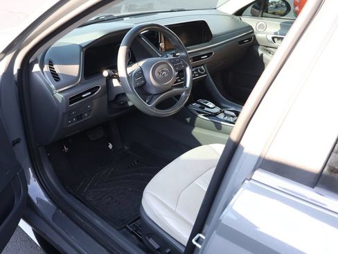 Used 2020 Hyundai Sonata Limited w/ Preferred Accessory Package FWD image 8