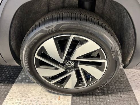 Certified 2025 Volkswagen Atlas SE FWD image 16