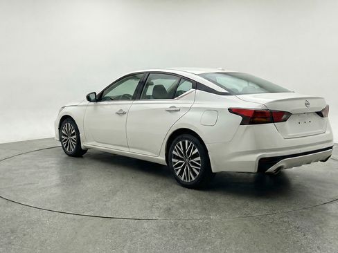 Used 2025 Nissan Altima 2.5 SV FWD image 6
