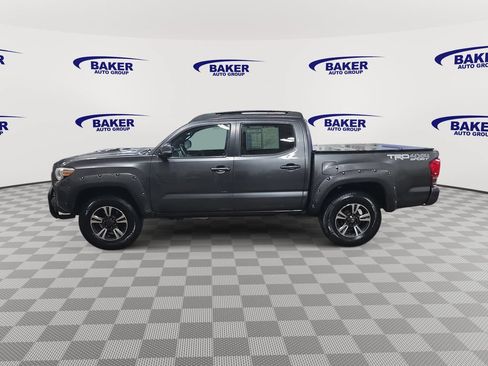 Used 2017 Toyota Tacoma TRD Sport AWD/4WD image 8