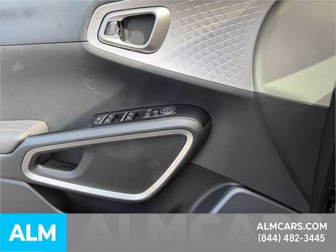 Used 2025 Kia Soul LX w/ LX Technology Package FWD image 24