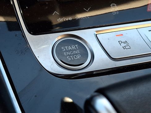 Used 2023 Audi Q8 Prestige image 25