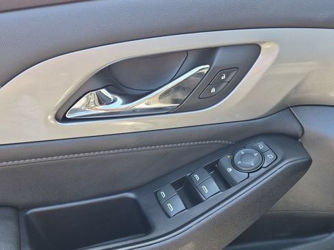 Used 2023 Chevrolet Traverse LT FWD image 23