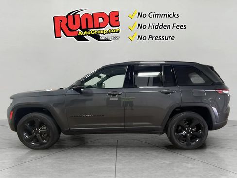 Used 2023 Jeep Grand Cherokee Altitude AWD/4WD image 3