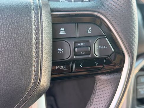 Used 2025 Toyota Sequoia Platinum AWD/4WD image 17