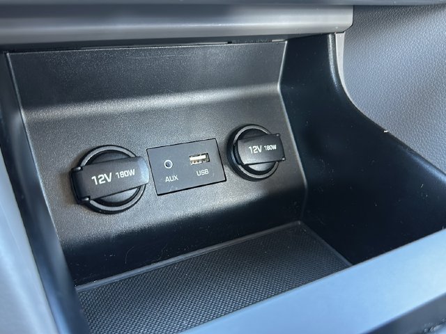 Used 2020 Hyundai Elantra SE FWD image 30