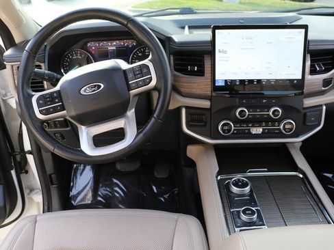 Used 2024 Ford Expedition Limited AWD/4WD image 18