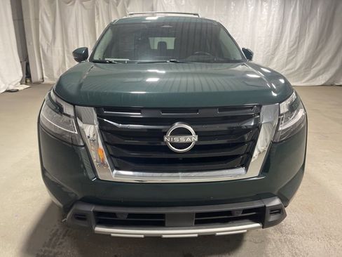 Used 2024 Nissan Pathfinder Platinum image 2