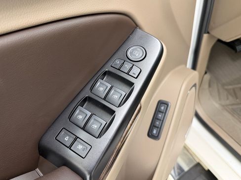 Used 2017 Chevrolet Tahoe LT w/ LT Signature Package image 21