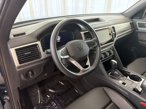 Used 2023 Volkswagen Atlas Cross Sport SE FWD image 4