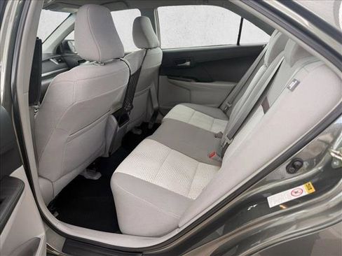 Used 2014 Toyota Camry LE image 18