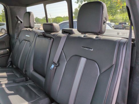 Used 2019 Ford F150 Platinum w/ Equipment Group 701A Luxury AWD/4WD image 38