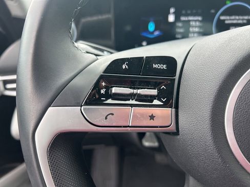 Used 2025 Hyundai Elantra Limited FWD image 18