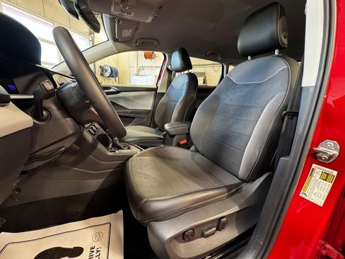 Used 2023 Volkswagen Taos SE w/ Black Wheel Package FWD image 15