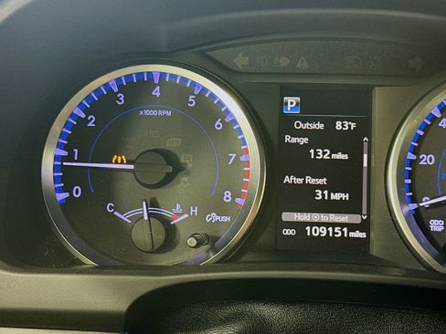 Used 2018 Toyota Highlander Plus FWD image 15