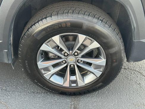 Used 2026 Chevrolet Equinox LT AWD/4WD image 9