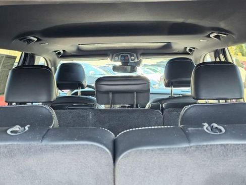 Used 2022 Jeep Grand Cherokee L Laredo image 12