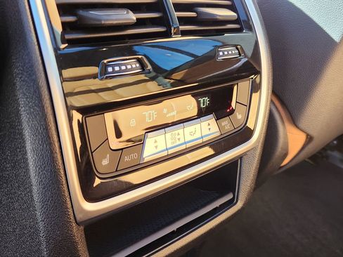 Used 2022 BMW X5 xDrive40i w/ M Sport Package image 11