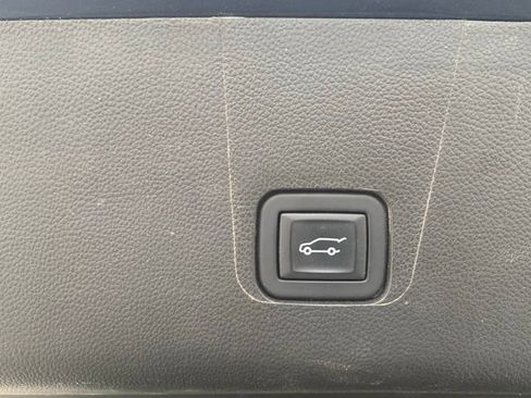 Used 2023 Chevrolet Traverse LT AWD/4WD image 7